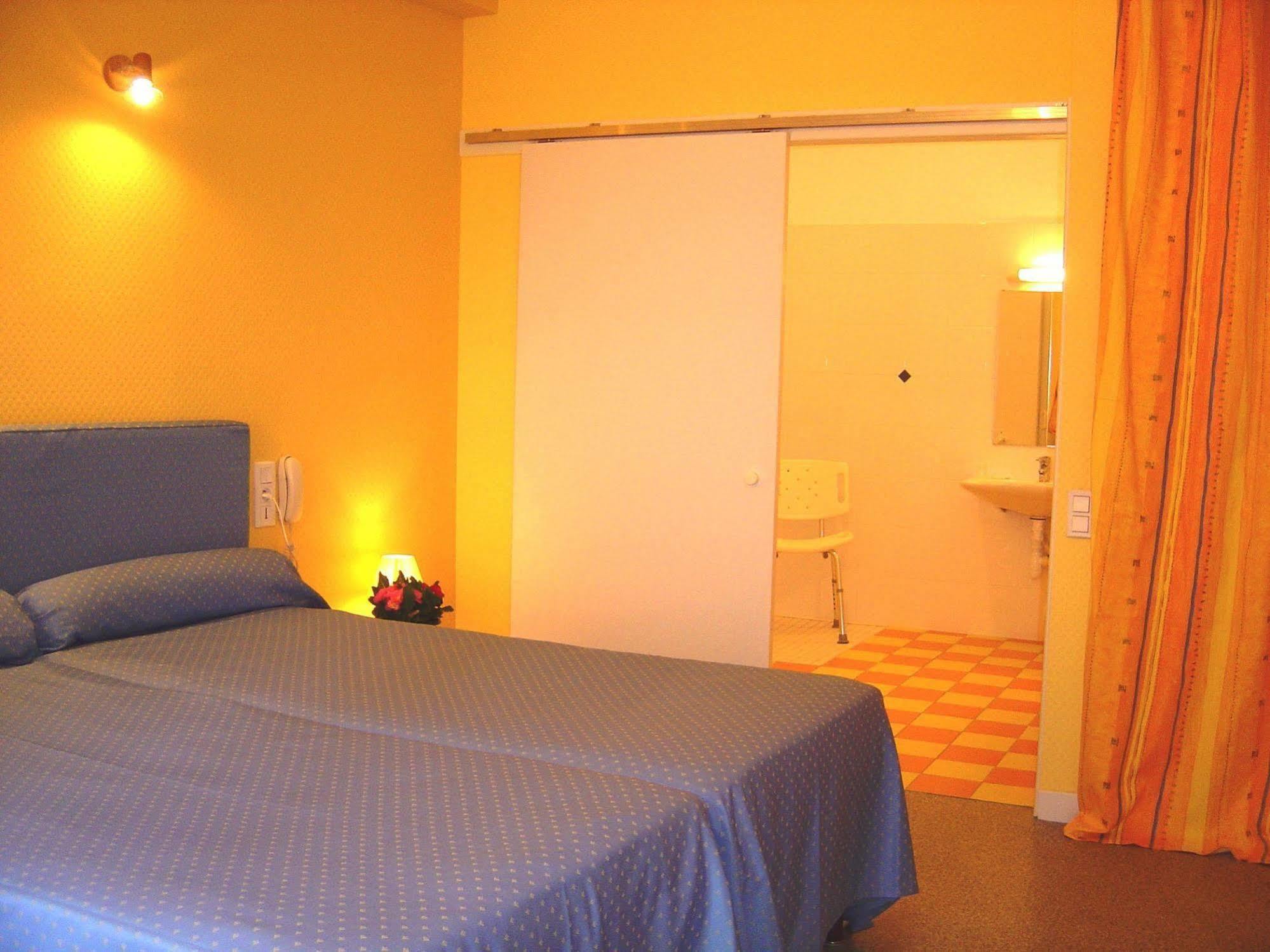 Hotel De Paris Poligny  Ngoại thất bức ảnh